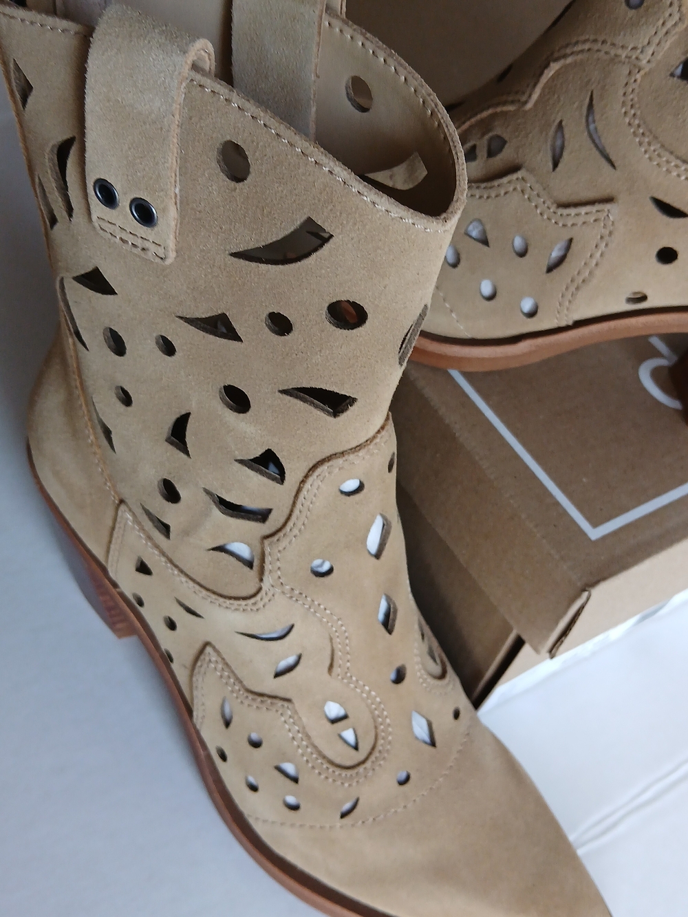 Dolce Vita Multiple Sizes Taupe Suede Cutout Western Heeled Boots New $65 - Picture 3 of 10